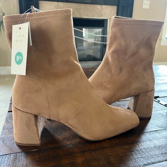 A New Day Women's Pippa Stretch Faux Suede Vegan Leather Ankle Boots Size 9.5 - Picture 2 of 7